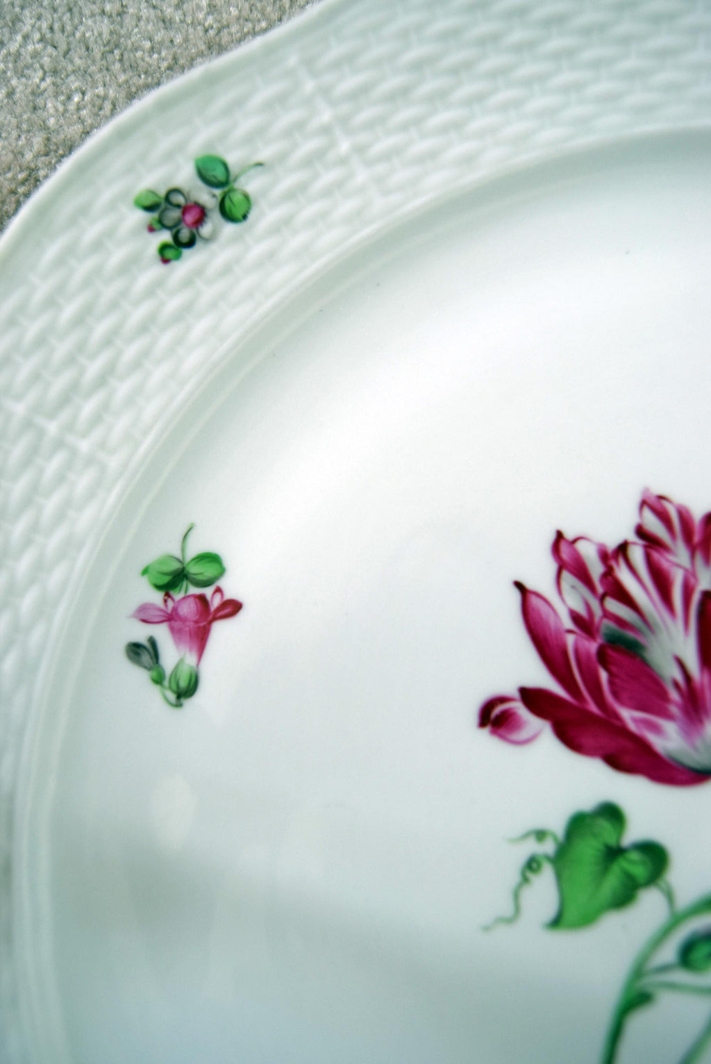 Rare Large HEREND Porcelain Tulip Design Platter Charger  1940s