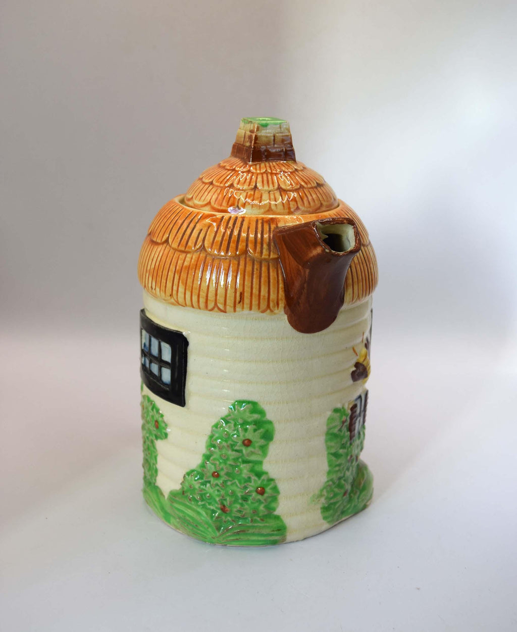 Antique Suvesco, Japan Round Cottage Shaped Teapot 19cm tall. c1940s