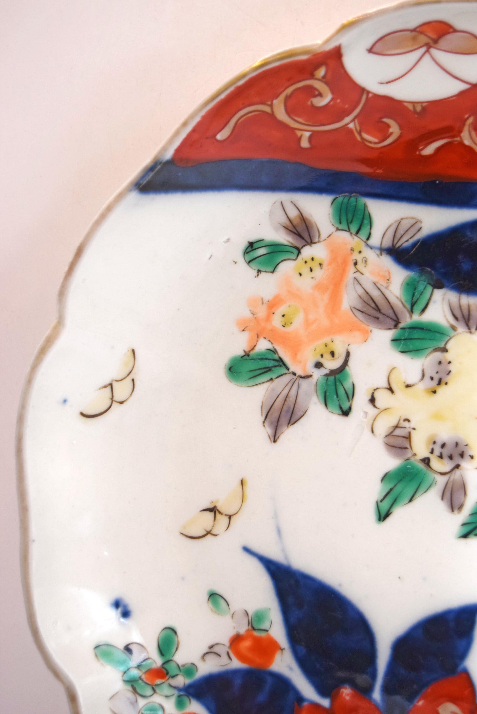 Antique Japanese Imari Plate – Hand-Painted Floral Design, Meiji Era