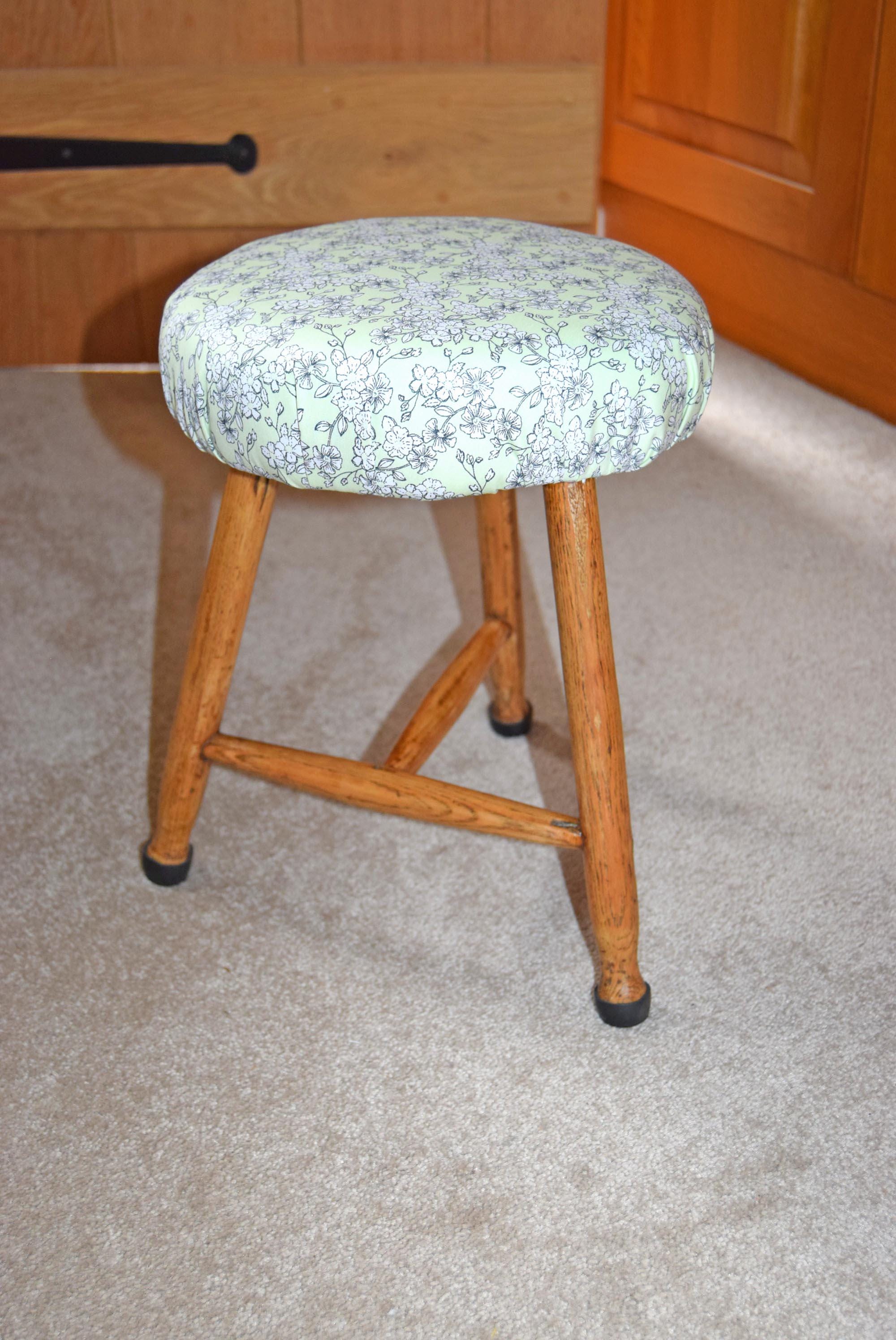Vintage Child's or Foot Stool. Sturdy oak construction. Non slip. c1930s