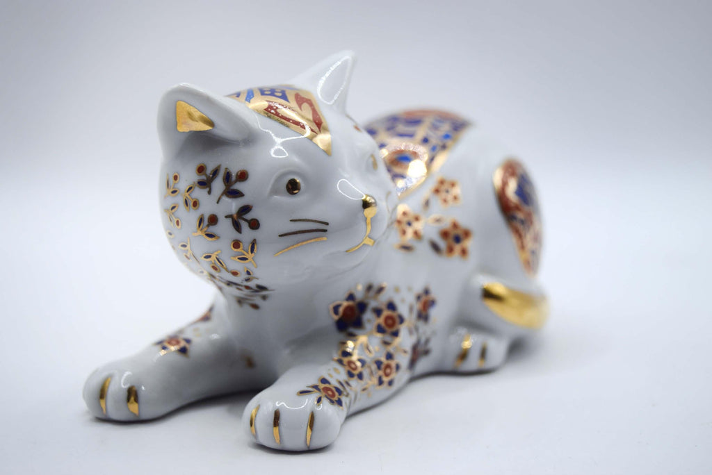 Vintage Imari Porcelain Cat Paperweight – 1970s Japan Figurine