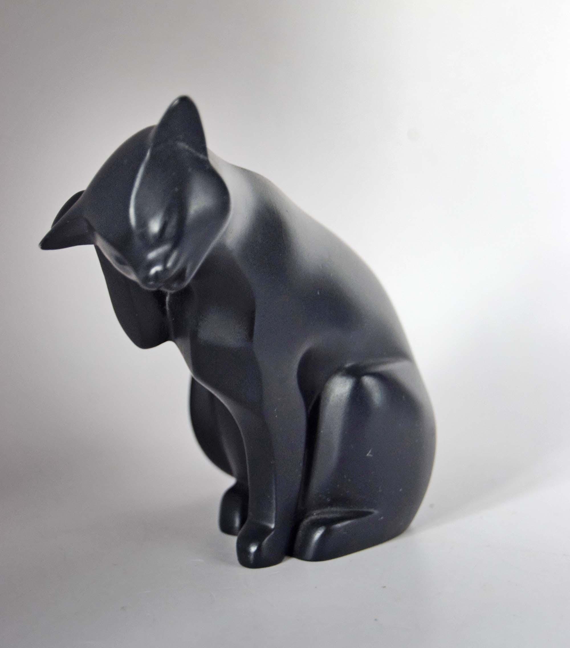 Coalport Cat Figurine, Black, Sprucing Up 2002 | Retired Collections | English ceramics