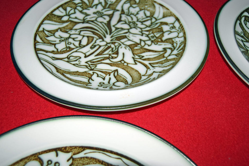 4 x  Wedgwood  Tiger Lily  O.T.T.  Dinner Plates - 91300G  discontinued pattern.  c1970s