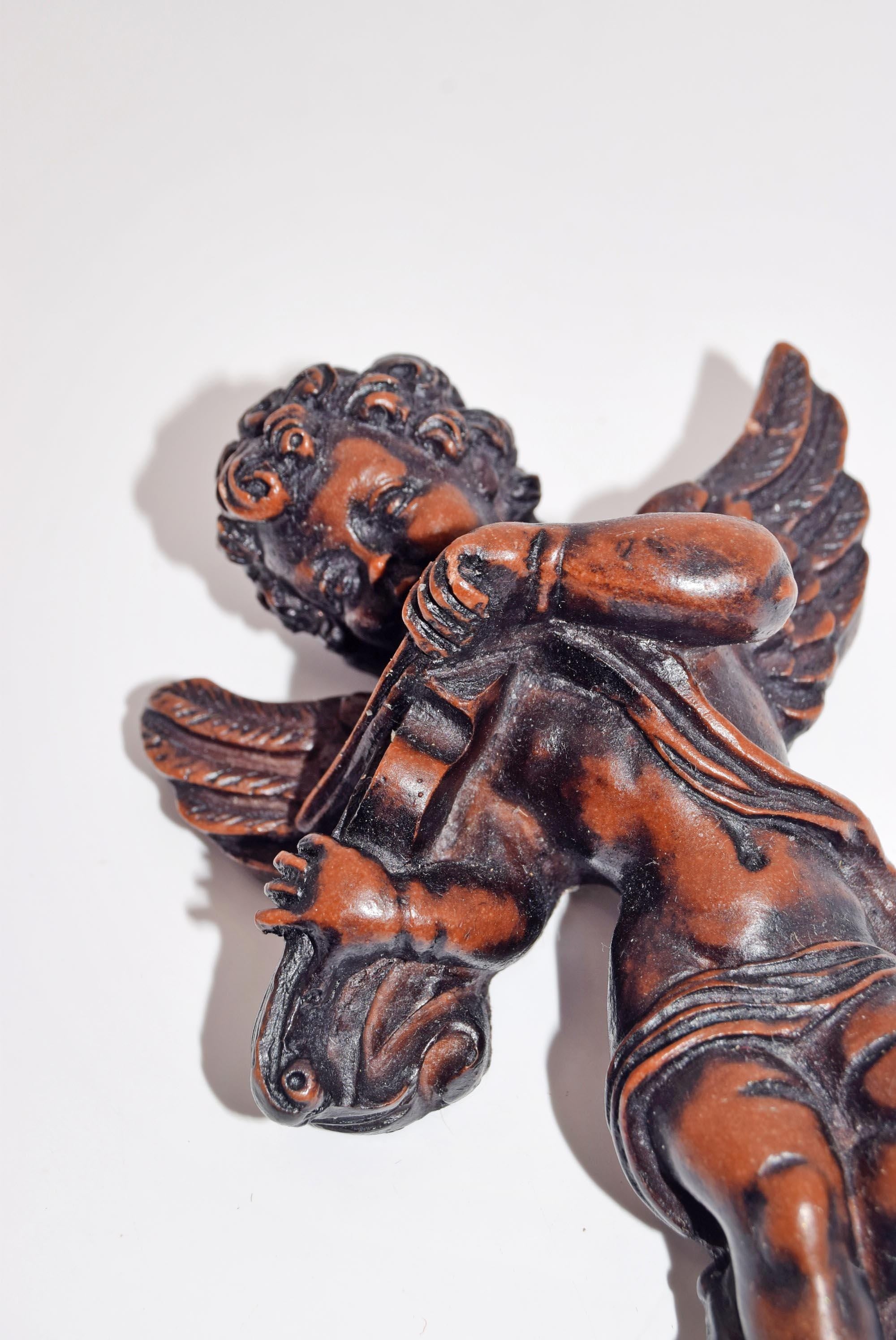 Vintage resin wall hanging cherub playing a violin | Religious decor | Rare find Height 11cms