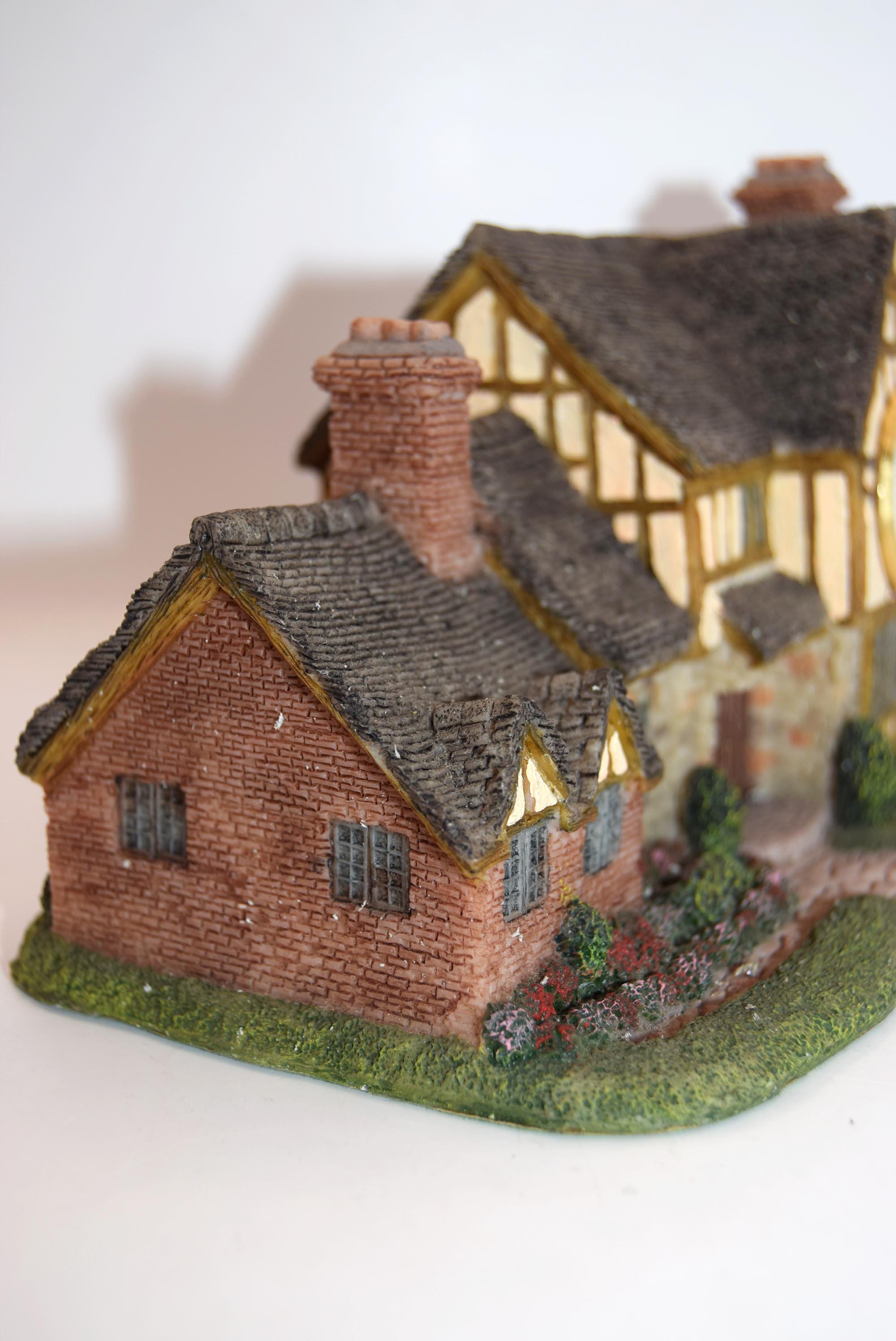 W. Widdop Country Cottage Clock: Vintage Ceramic Mantel Timepiece