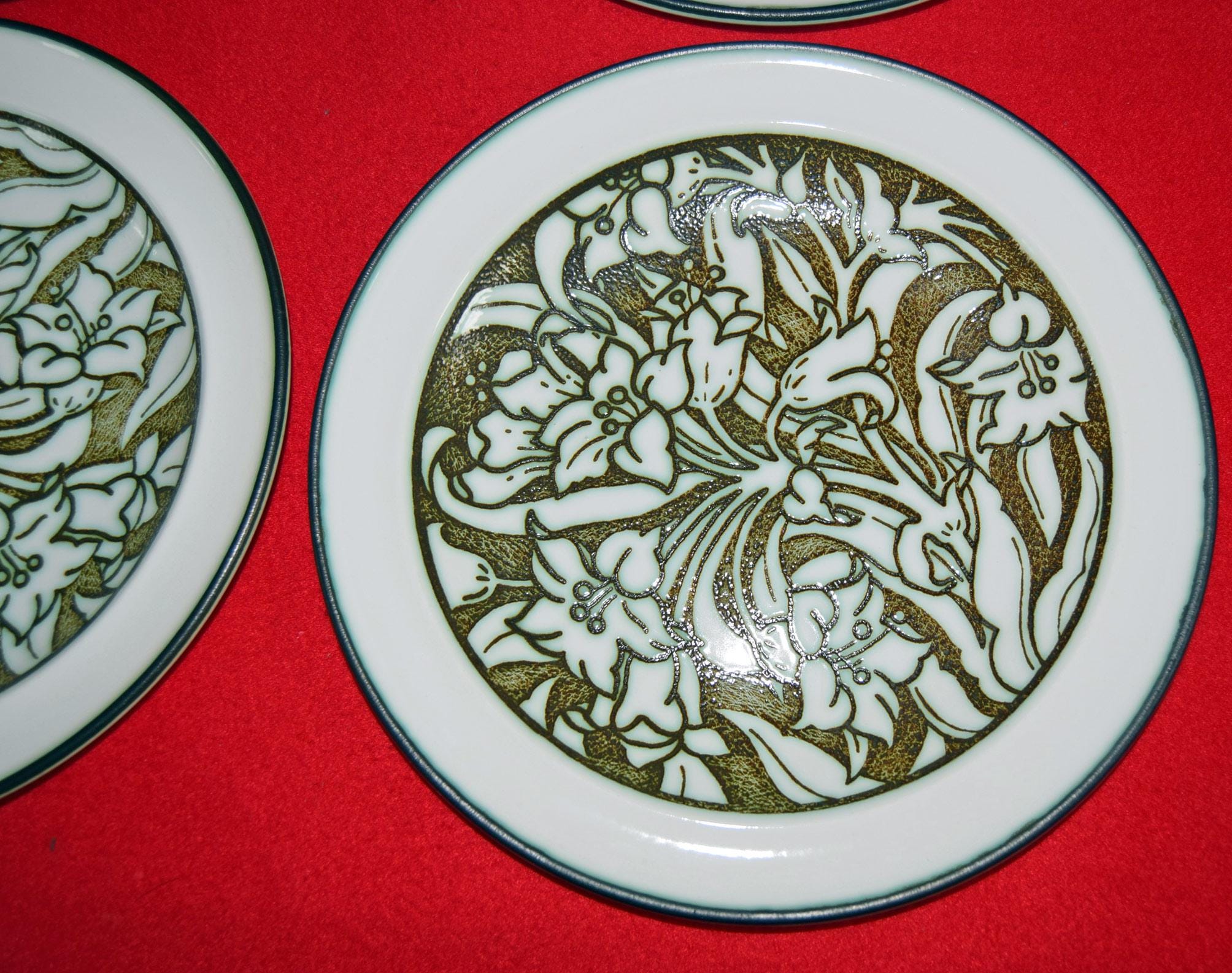 4 x  Wedgwood  Tiger Lily  O.T.T.  Dinner Plates - 91300G  discontinued pattern.  c1970s