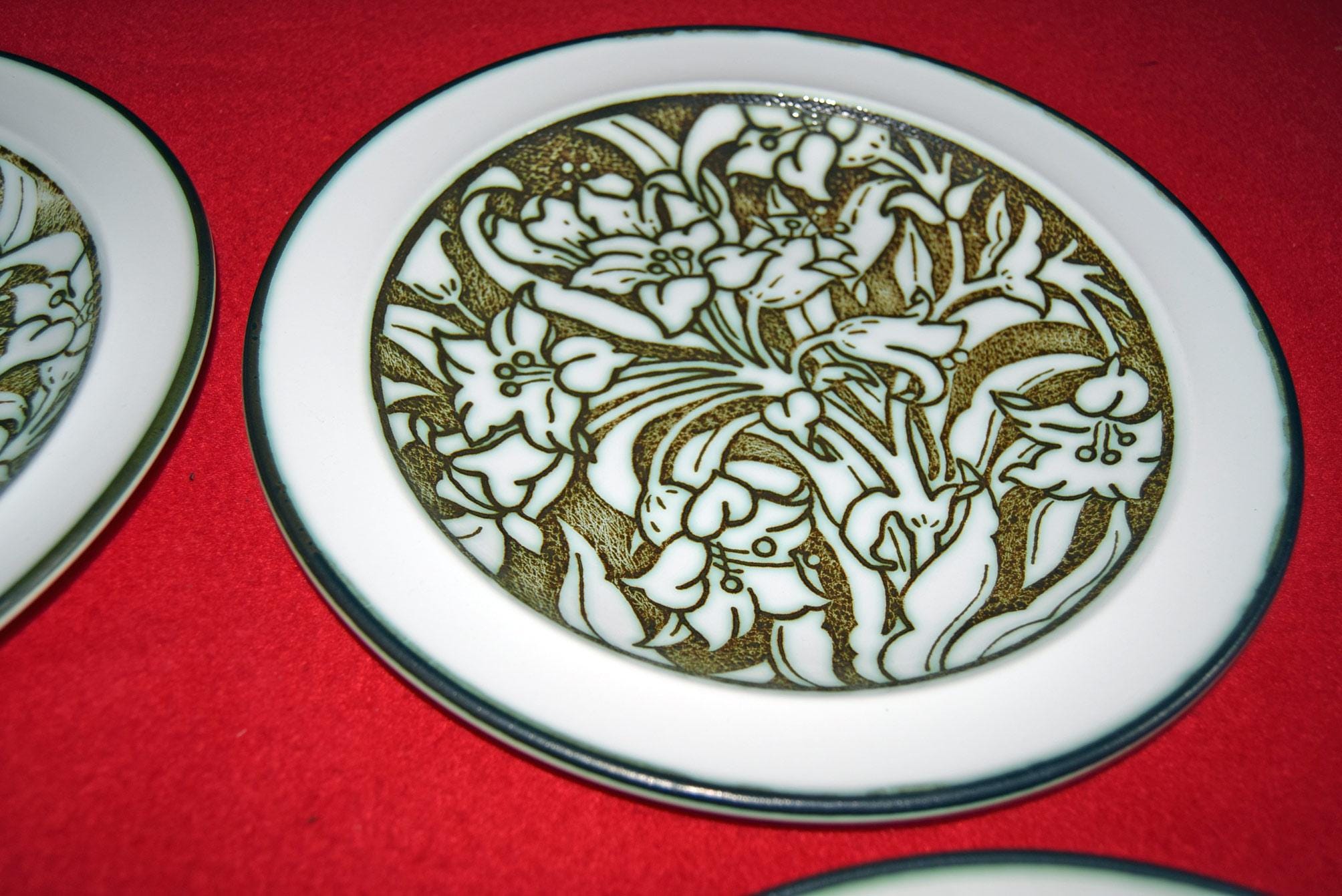 4 x  Wedgwood  Tiger Lily  O.T.T.  Dinner Plates - 91300G  discontinued pattern.  c1970s