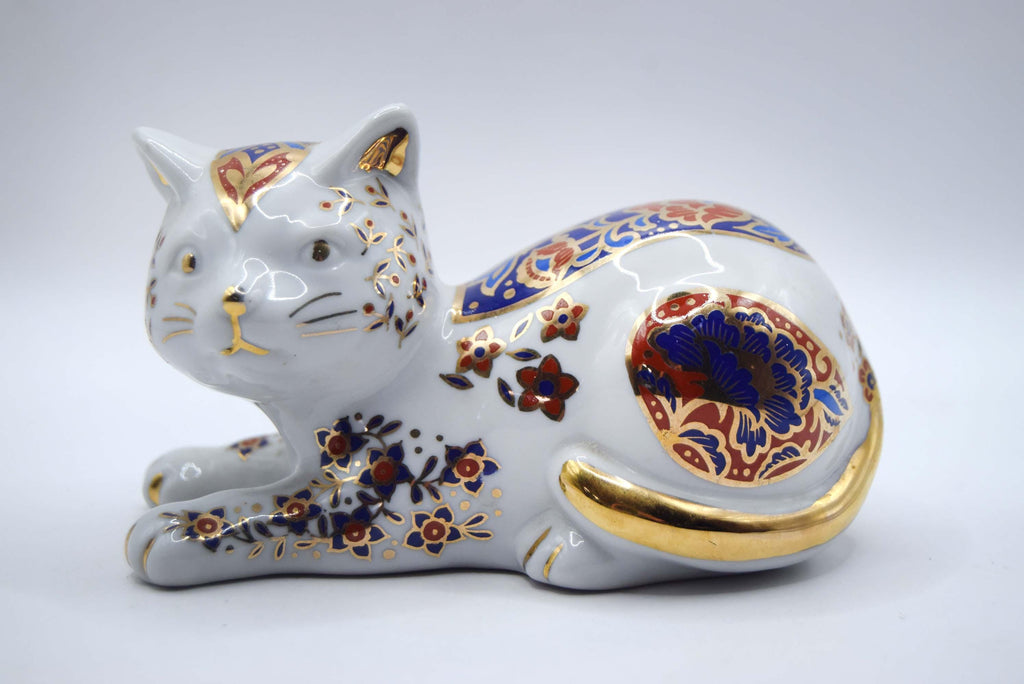 Vintage Imari Porcelain Cat Paperweight – 1970s Japan Figurine