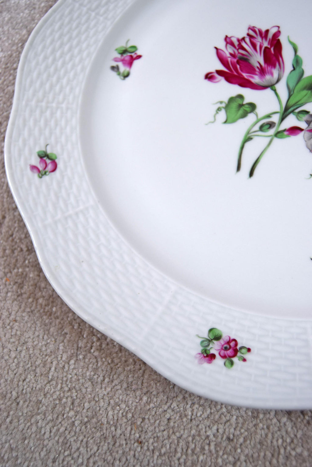 Rare Large HEREND Porcelain Tulip Design Platter Charger  1940s