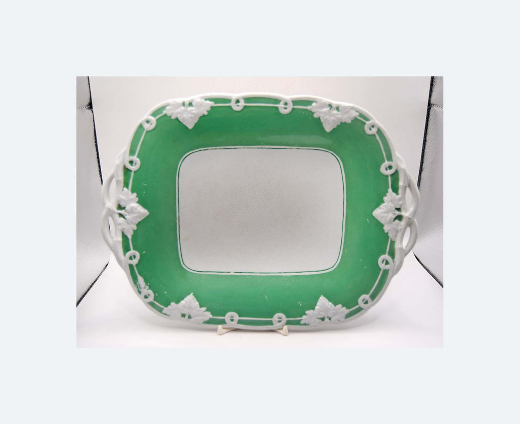 19th-century footed serving dish - a classic example of Minton's renowned "Opaque Porcelain," a high-quality refined stoneware or ironstone produced during the early Victorian period.