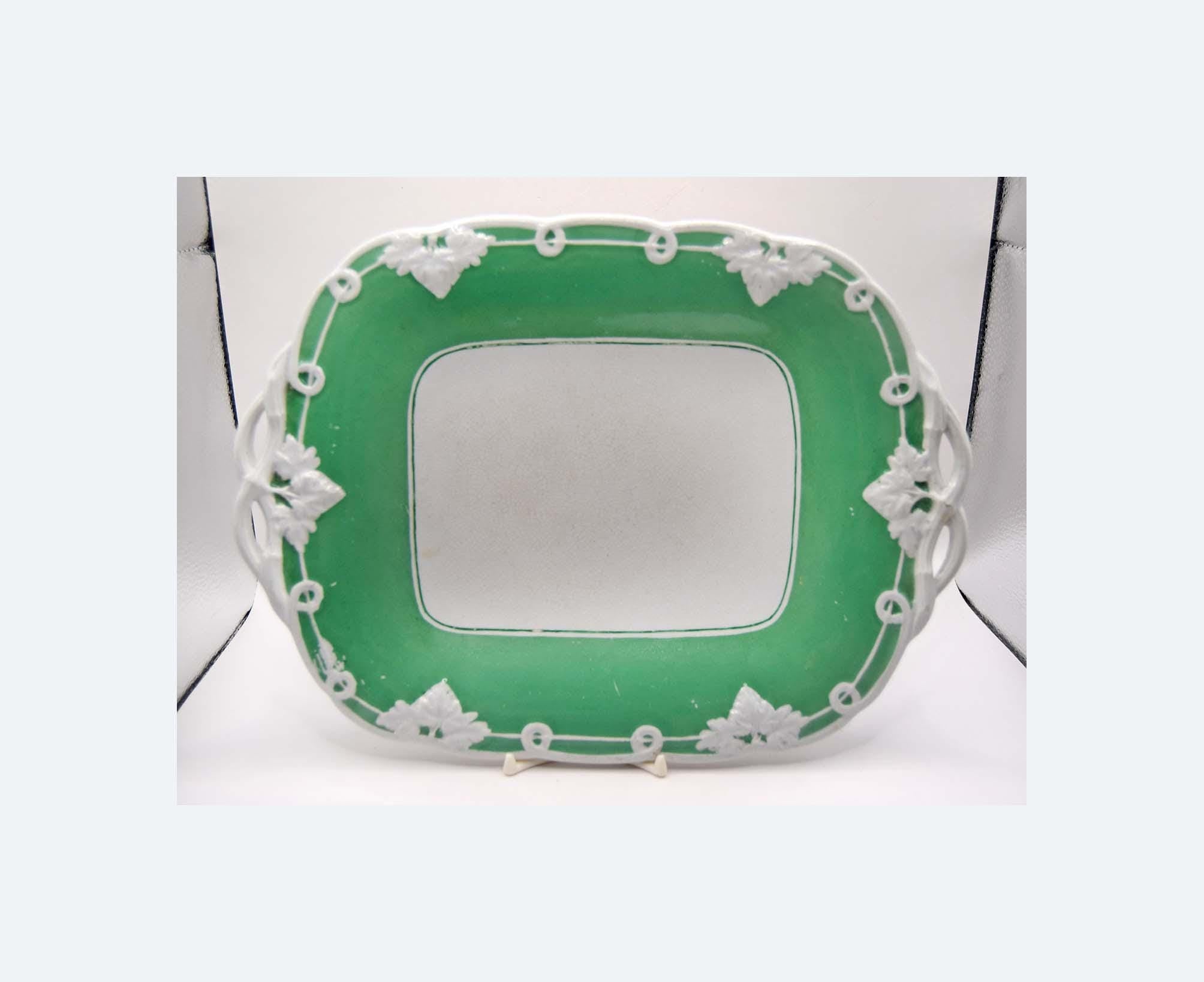 19th-century footed serving dish - a classic example of Minton's renowned "Opaque Porcelain," a high-quality refined stoneware or ironstone produced during the early Victorian period.