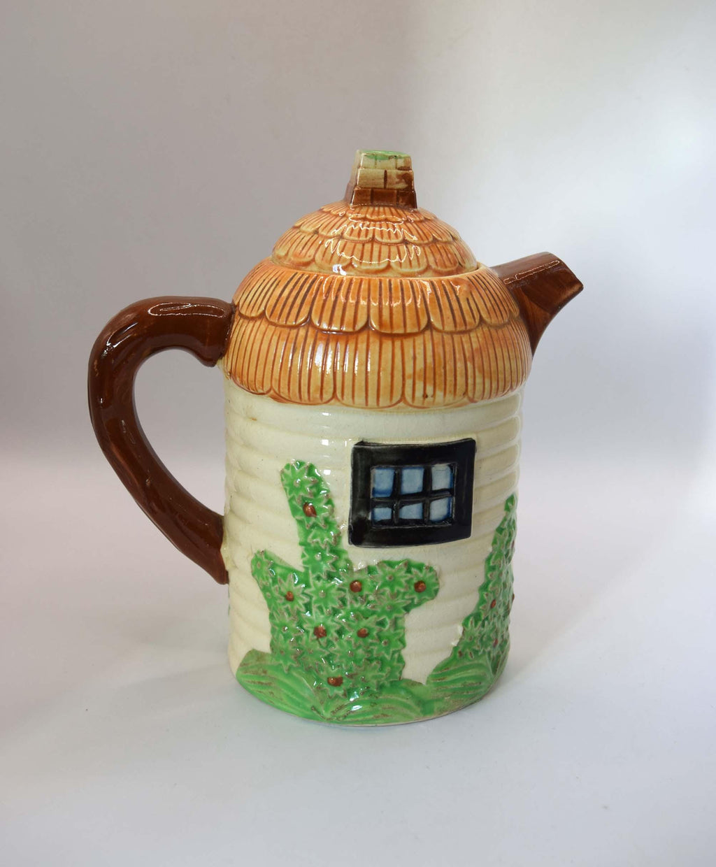 Antique Suvesco, Japan Round Cottage Shaped Teapot 19cm tall. c1940s