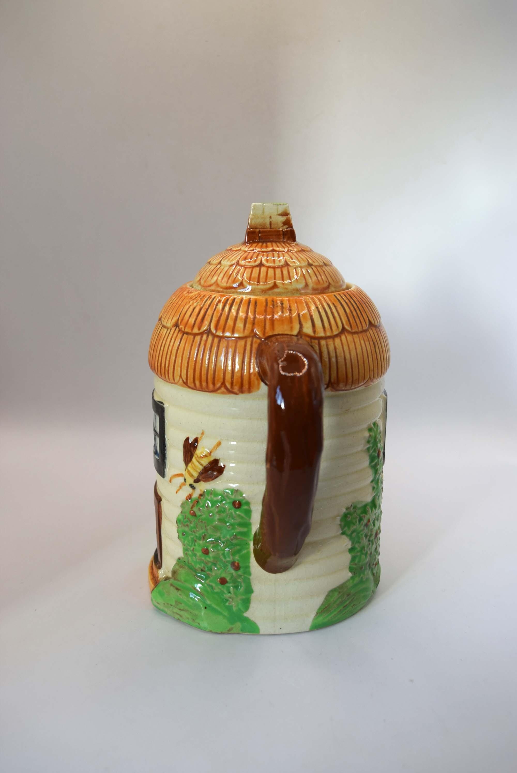 Antique Suvesco, Japan Round Cottage Shaped Teapot 19cm tall. c1940s