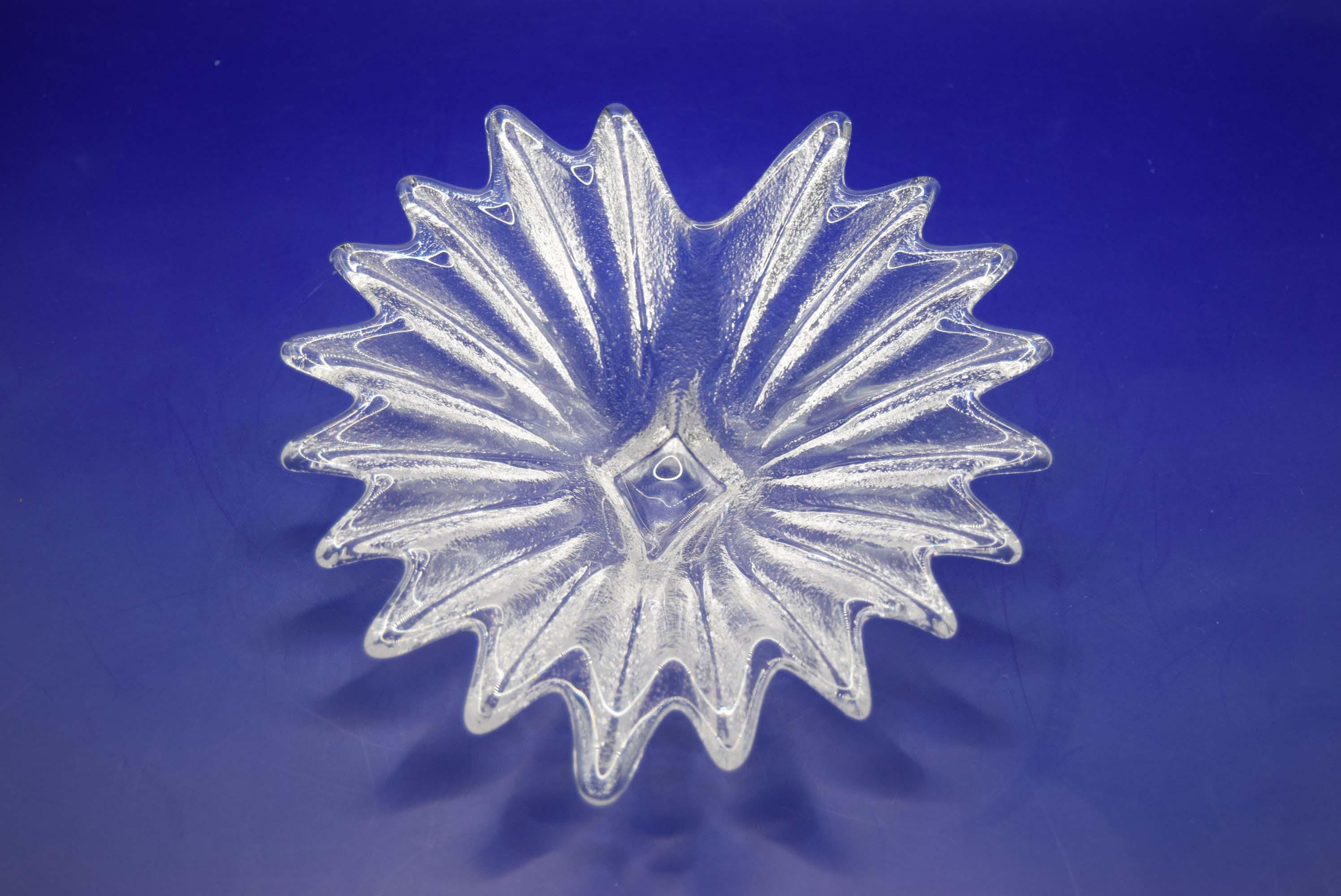 An exquisite example of late-period Dartington Glass. The palm bowl is designed by Anita Harris 