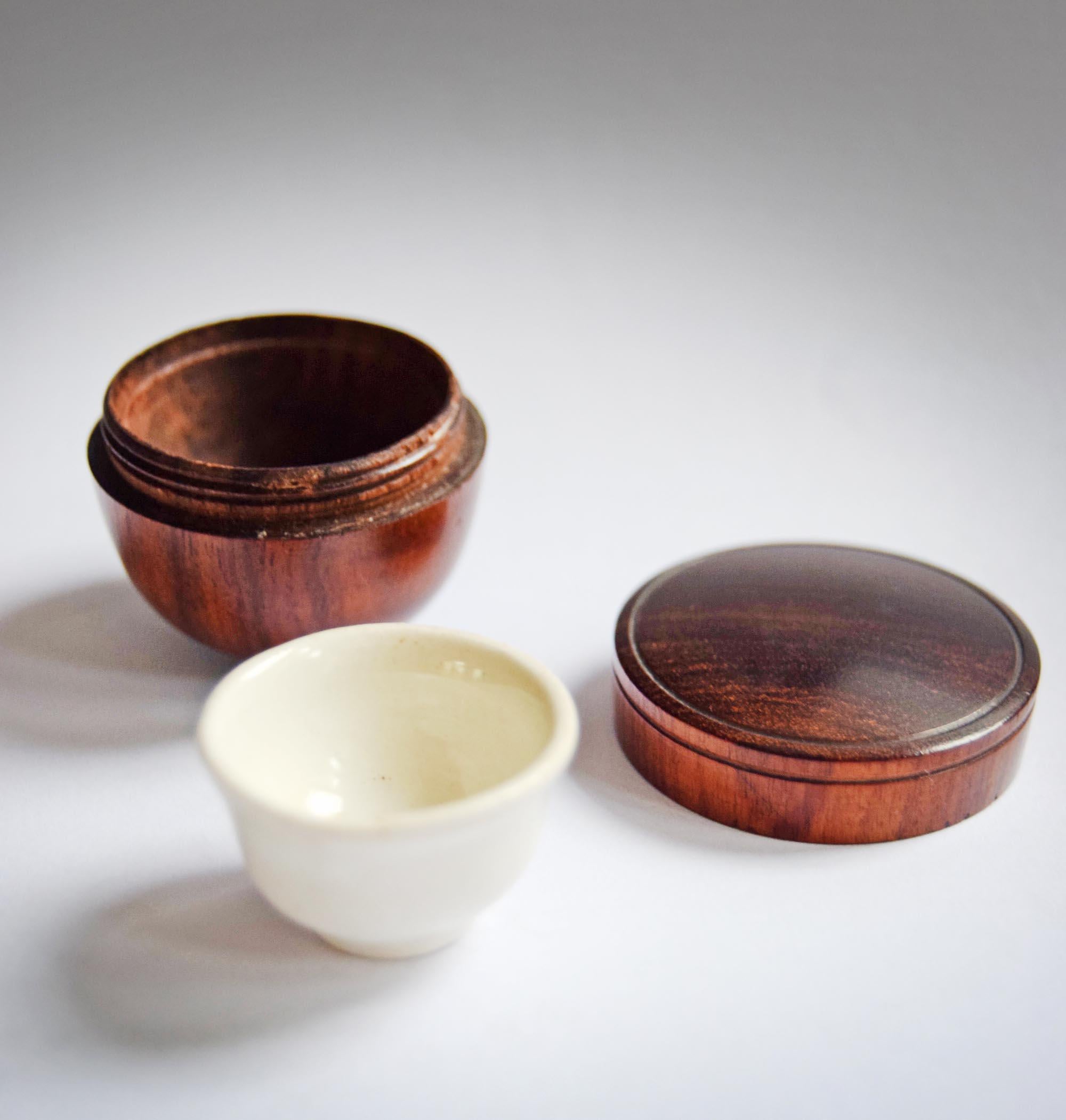 Antique Lignum Vitae Snuff Box & Art Deco Bakelite Compact Mirror Box