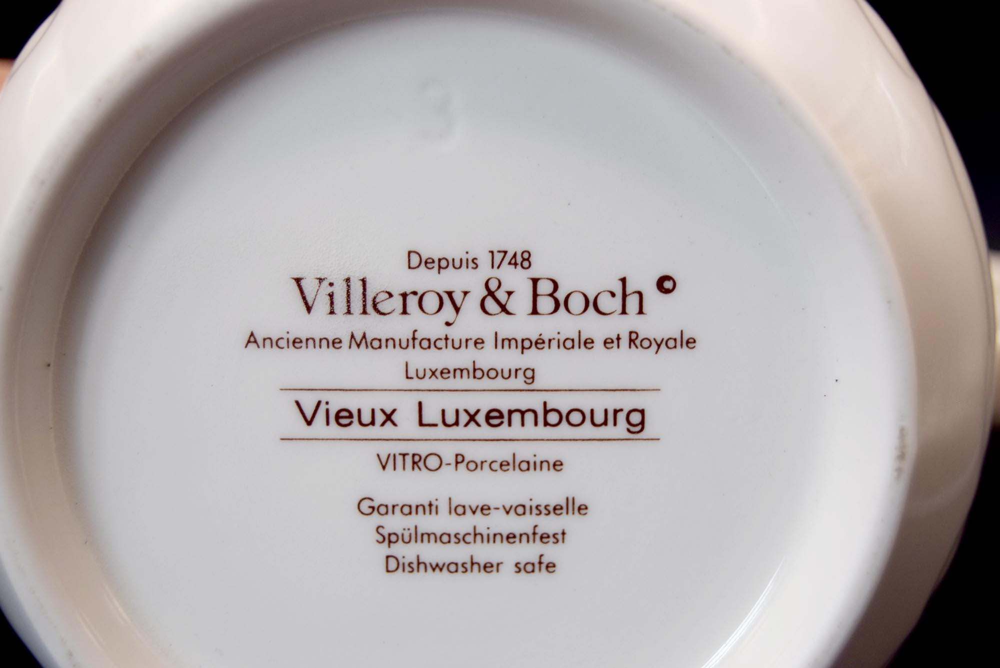 Back of a Villeroy & Boch ceramic product with branding and product details.