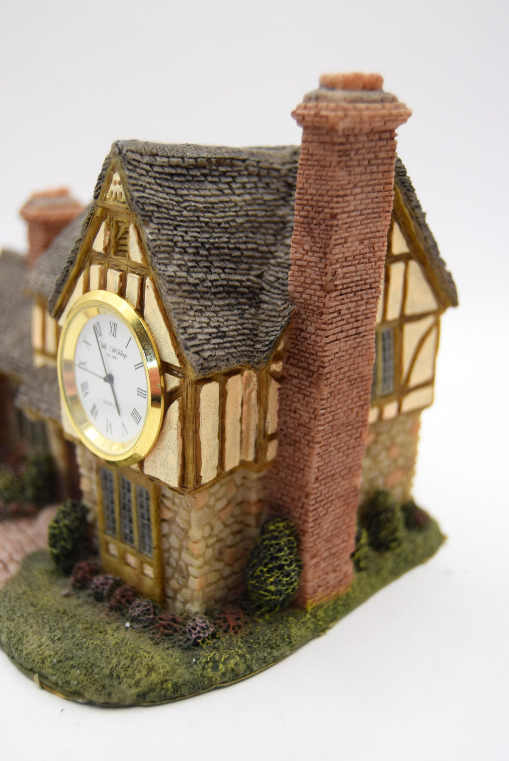 W. Widdop Country Cottage Clock: Vintage Ceramic Mantel Timepiece
