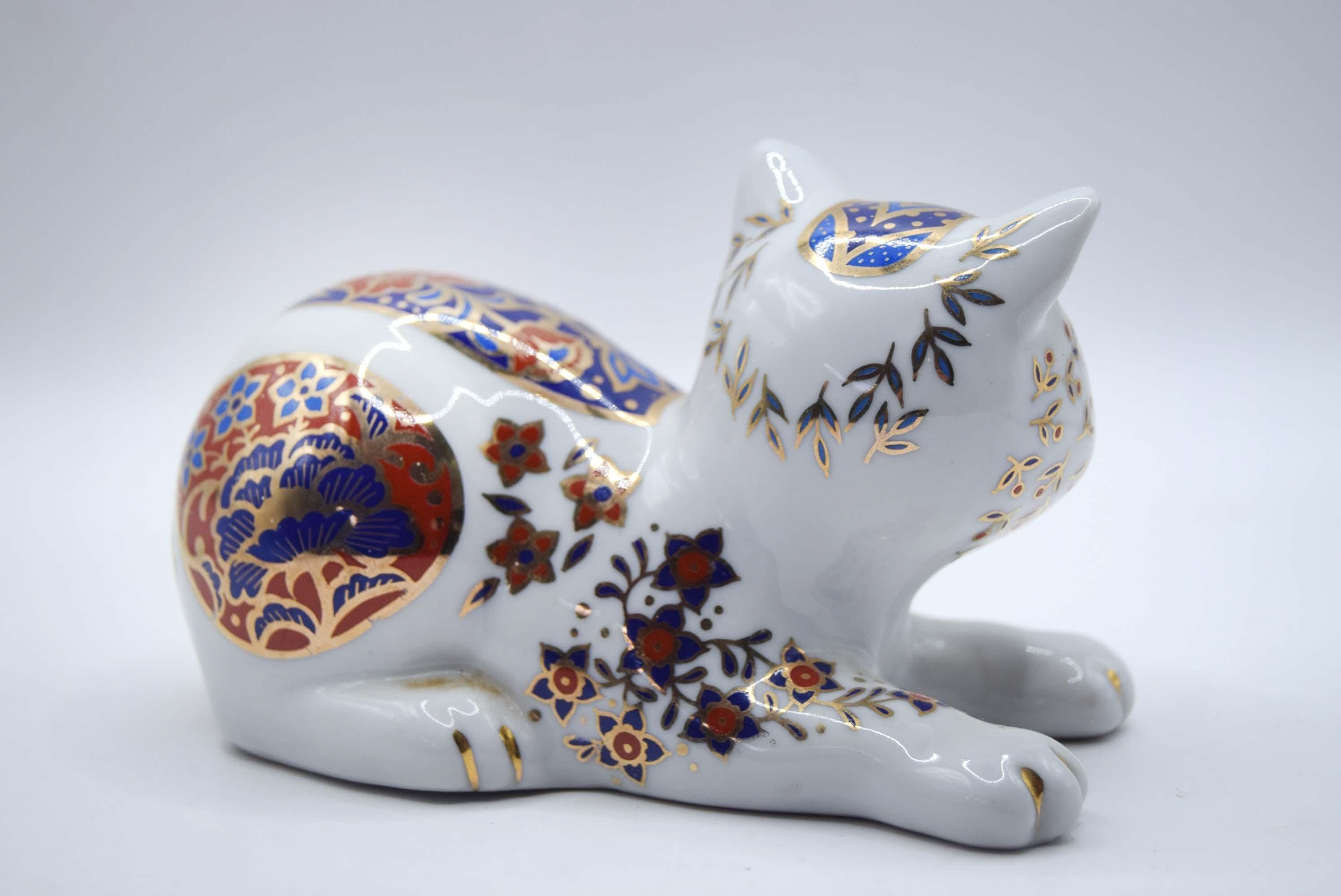 Vintage Imari Porcelain Cat Paperweight 1970s Japan Figurine