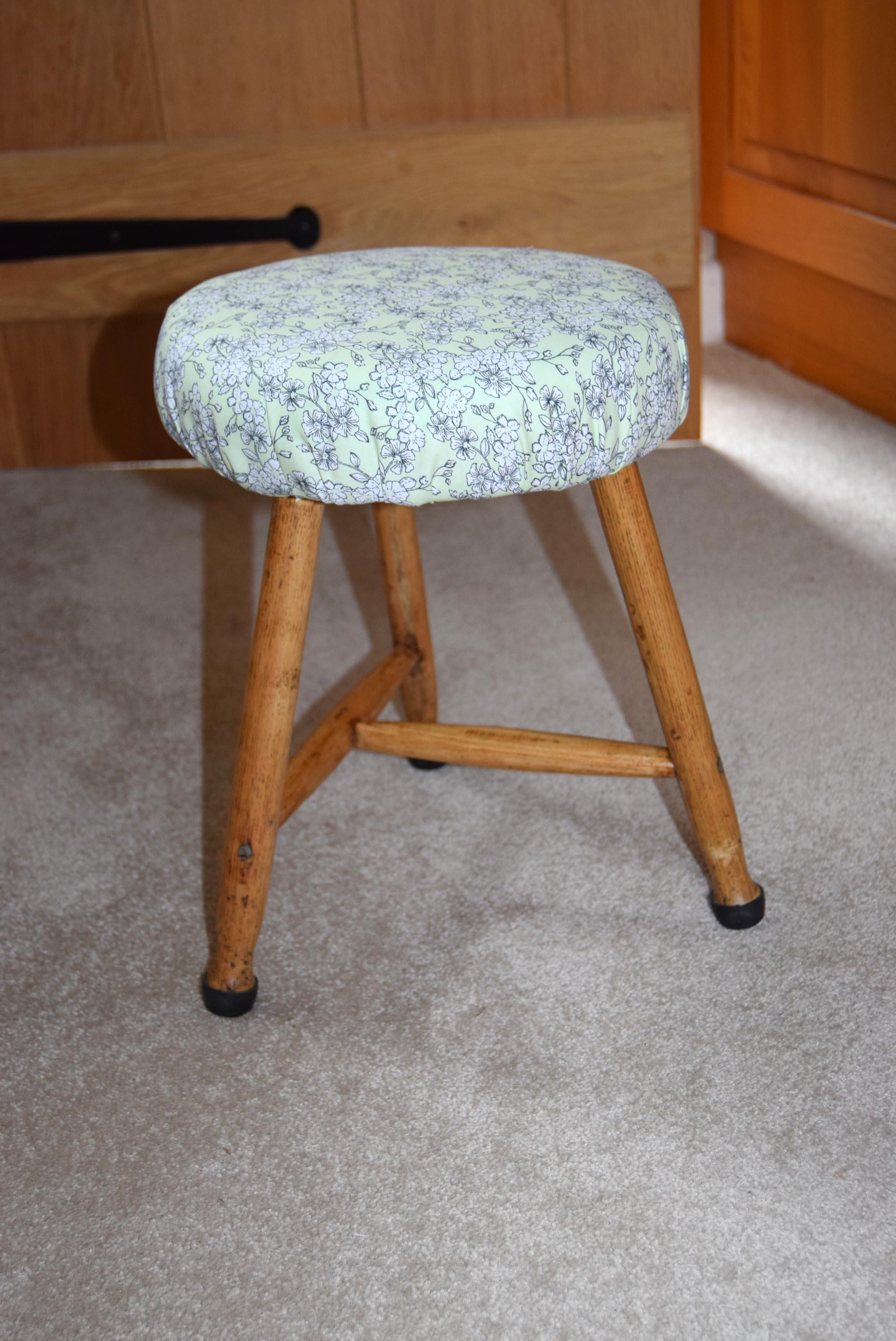 Vintage Child's or Foot Stool. Sturdy oak construction. Non slip. c1930s