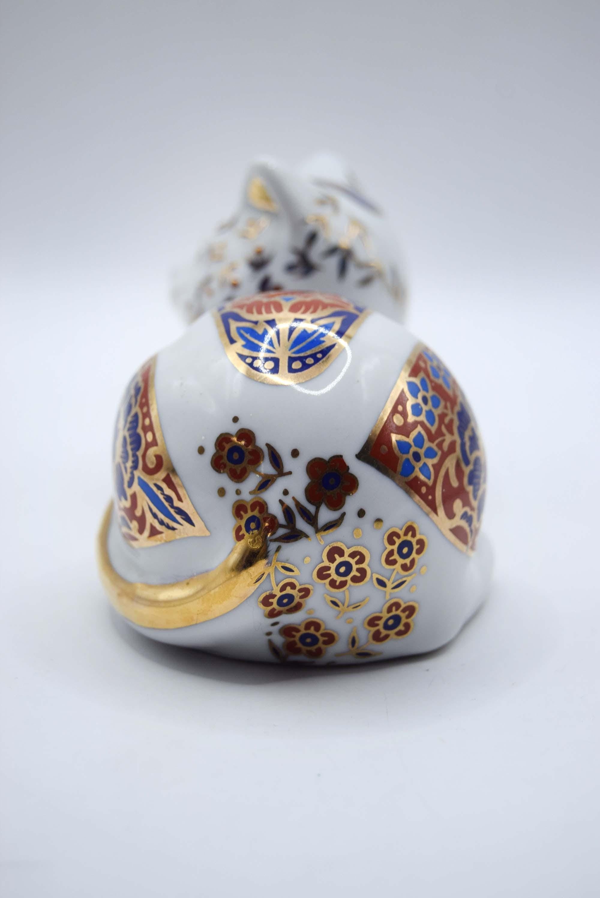 Vintage Imari Porcelain Cat Paperweight 1970s Japan Figurine