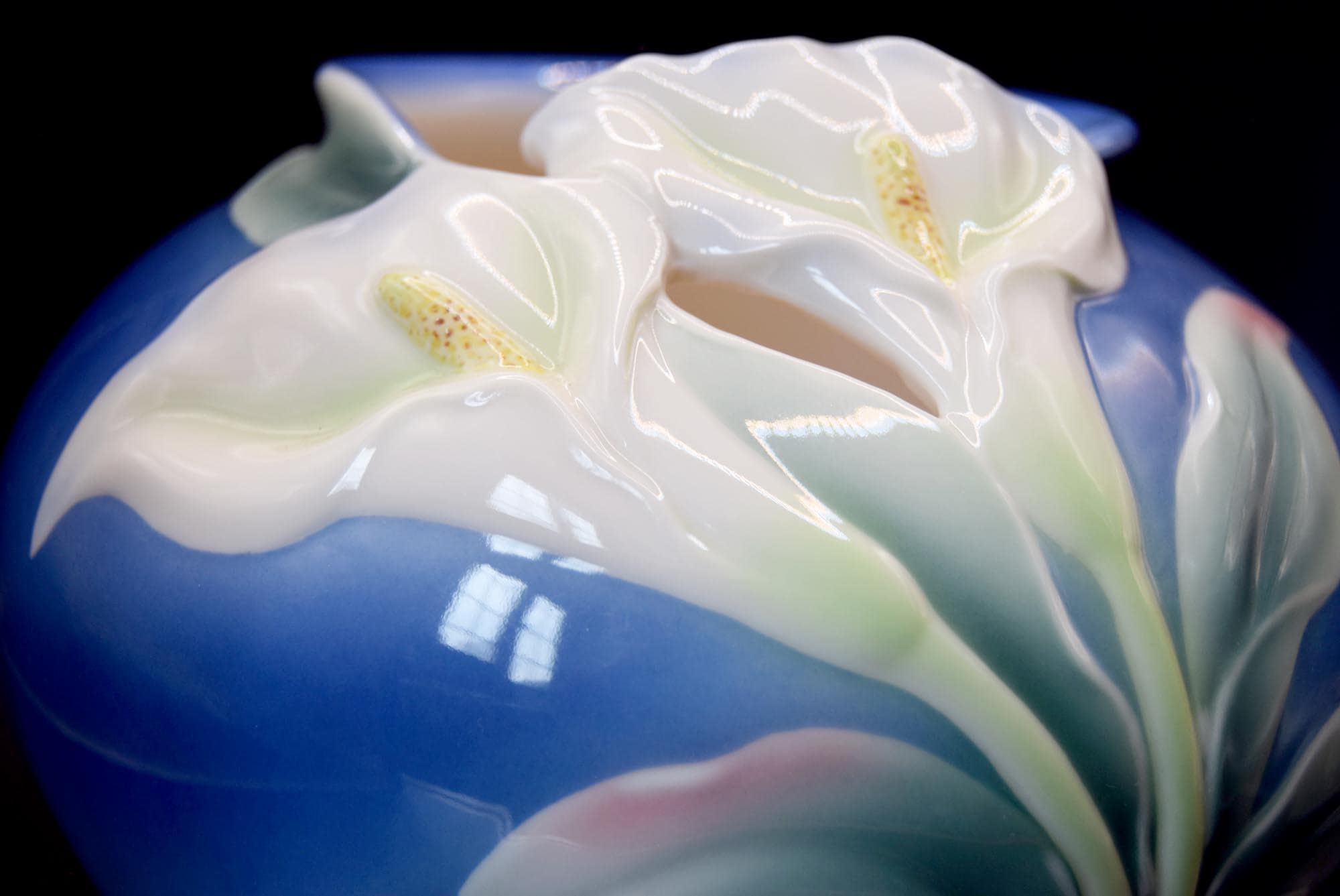 Large FRANZ Porcelain Arum Lily Bulbous Flower Vase Reg: XP1887 6" Tall