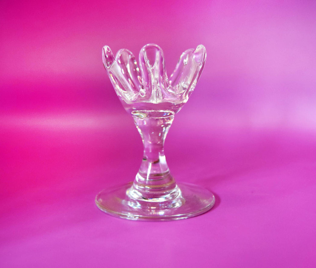 Whitefriars clear crystal ring tree holder, featuring a striking modernist five-prong design. Designed in the late 20th century (circa 1980) and attributed to the iconic Geoffrey Baxter, this sculptural art glass piece functions perfectly as a vanity ring organizer or standalone decor.