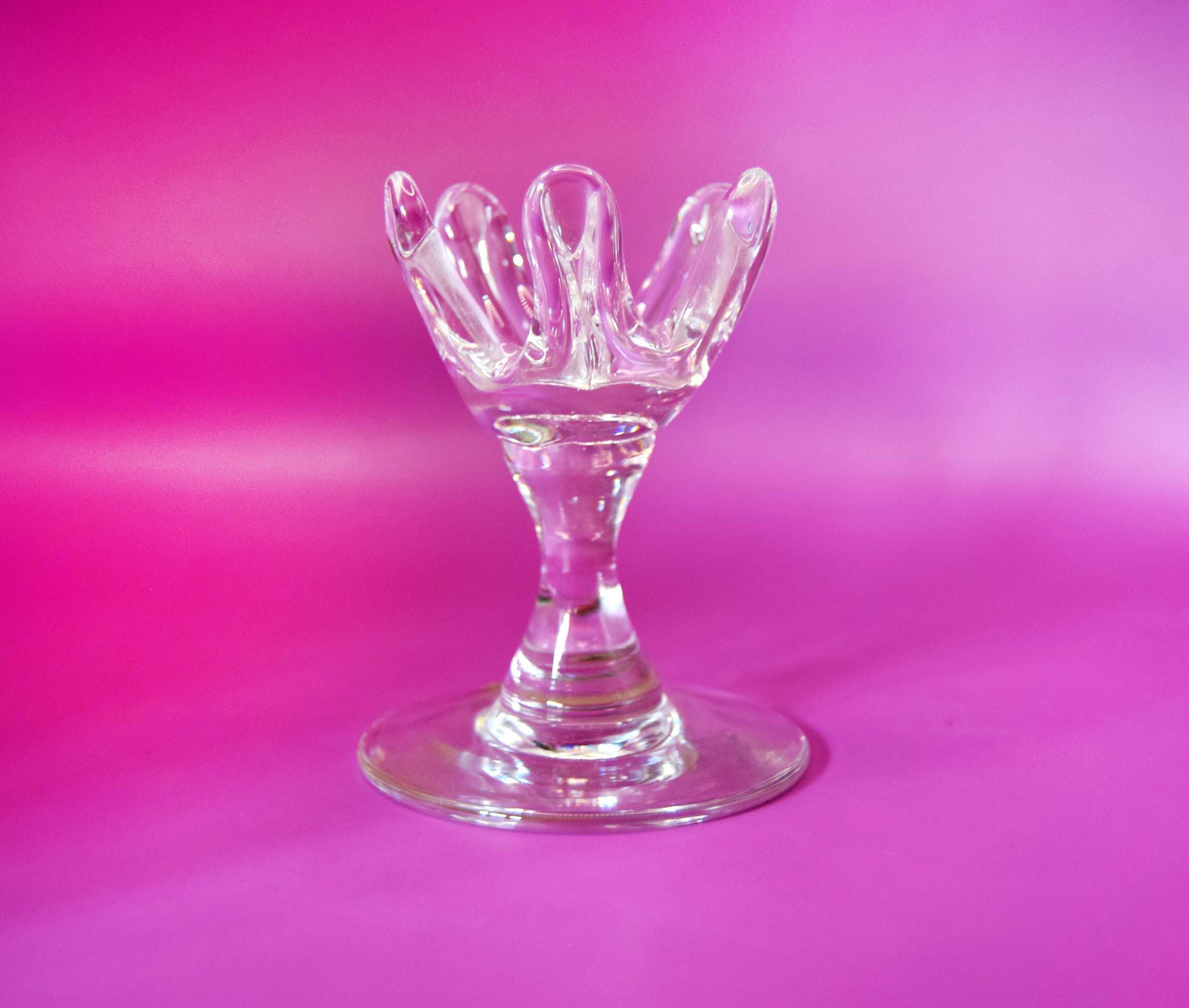 Whitefriars clear crystal ring tree holder, featuring a striking modernist five-prong design. Designed in the late 20th century (circa 1980) and attributed to the iconic Geoffrey Baxter, this sculptural art glass piece functions perfectly as a vanity ring organizer or standalone decor.
