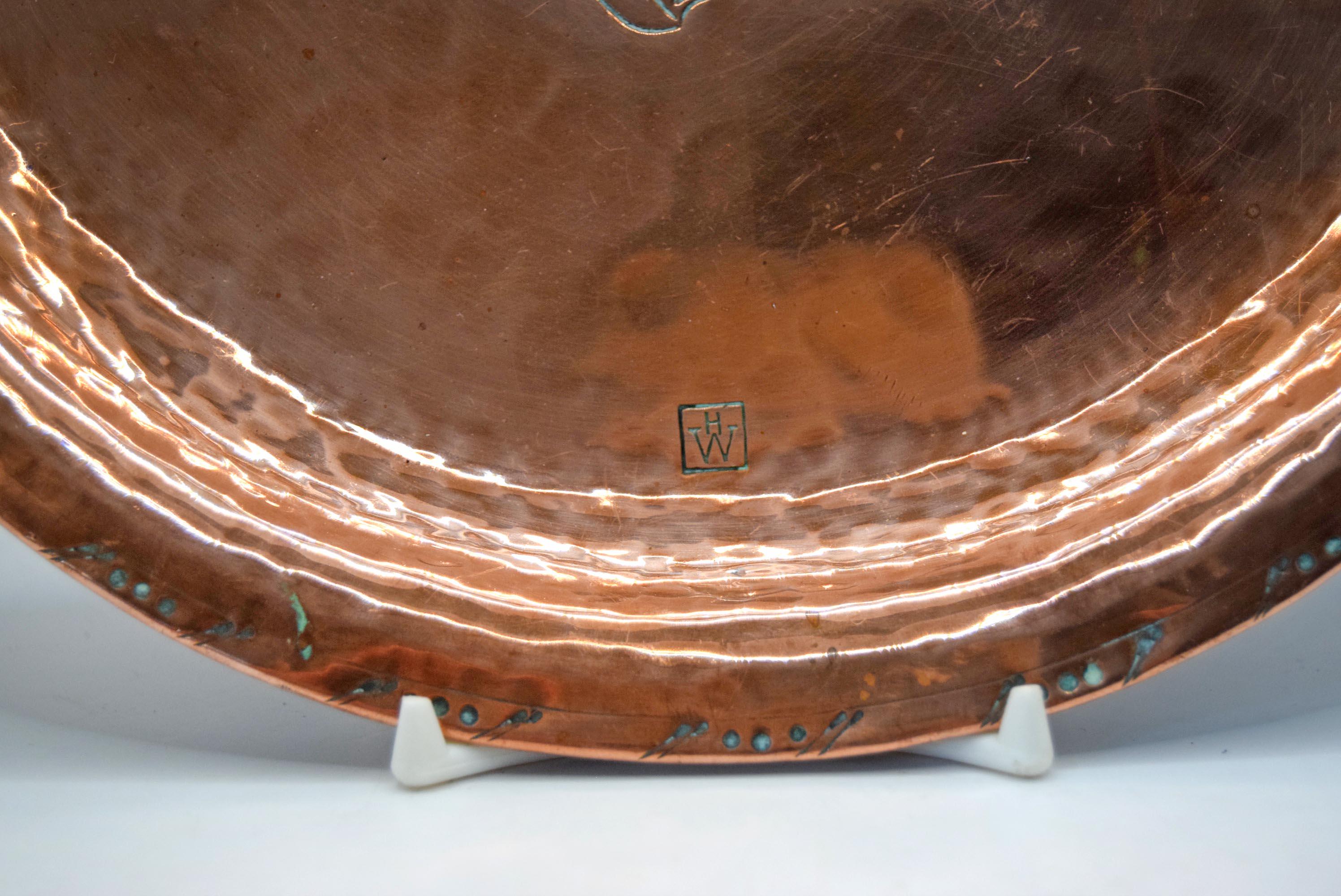 Beautiful Antique Arts &amp; Crafts Hand-Hammered Copper Plate / Tray by Hugh Wallis (c. 1900–1910)
This authentic British Arts and Crafts movement charger features the distinctive artisan work of renowned metalworker Hugh Wallis (1871–1943). 