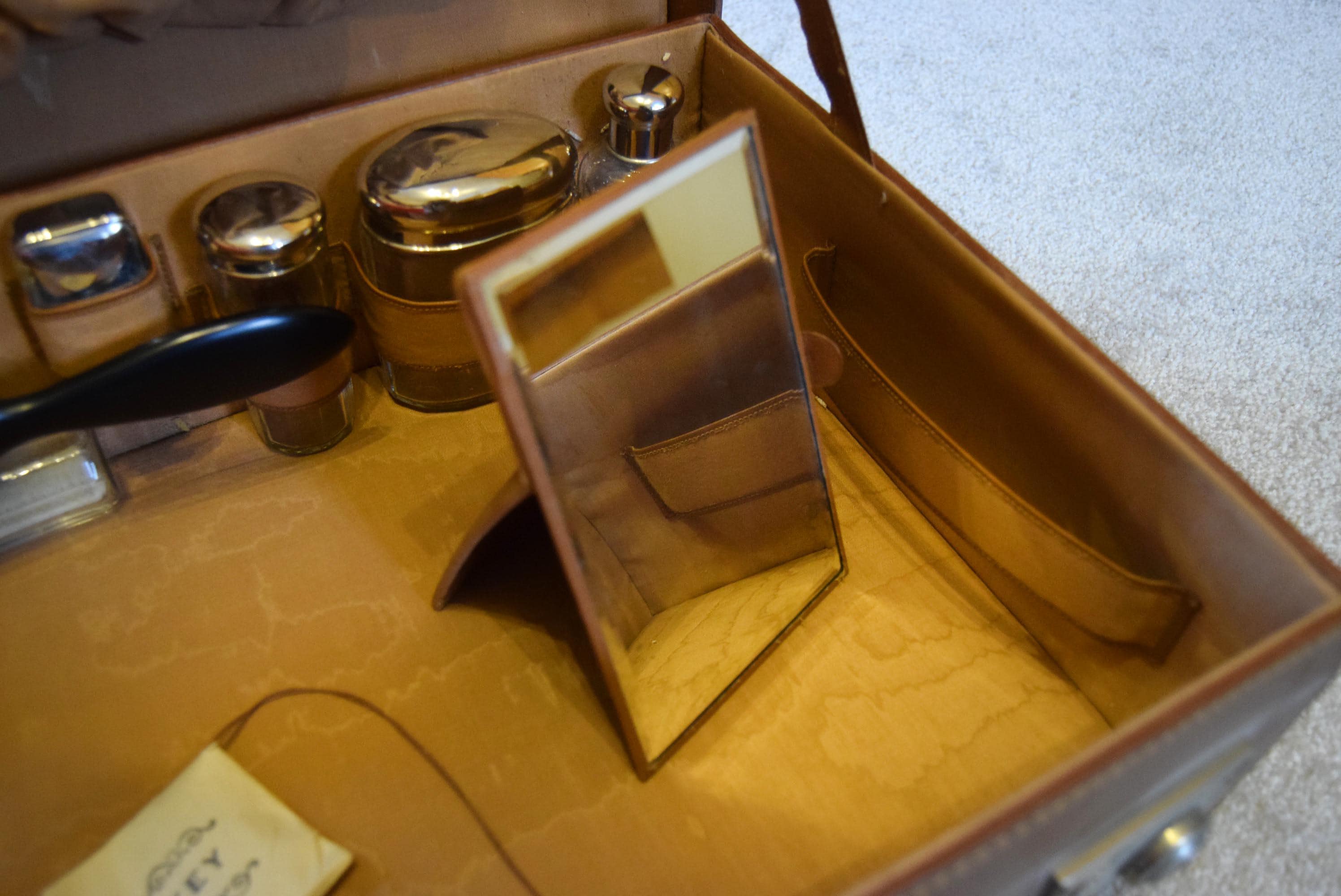  heavy-frame antique gentleman's fitted vanity case, dating from the Edwardian to early Art Deco period (circa 1910–1930). 