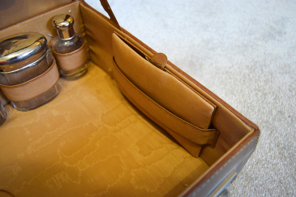 Edwardian Gentlemans Leather Vanity Case | Unmarked Shot Silk Lining | Fold Out Easel Mirror