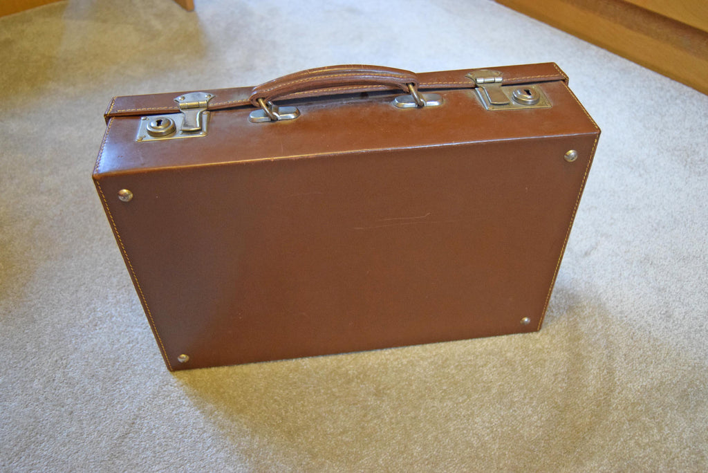 Edwardian Gentlemans Leather Vanity Case | Unmarked Shot Silk Lining | Fold Out Easel Mirror