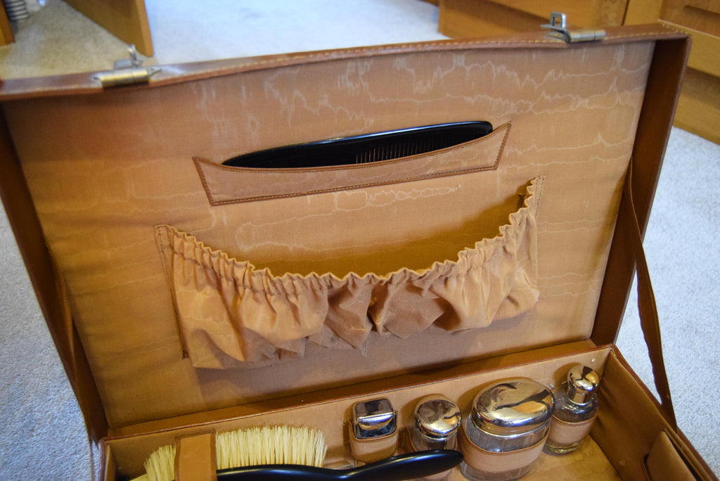 Edwardian Gentlemans Leather Vanity Case | Unmarked Shot Silk Lining | Fold Out Easel Mirror