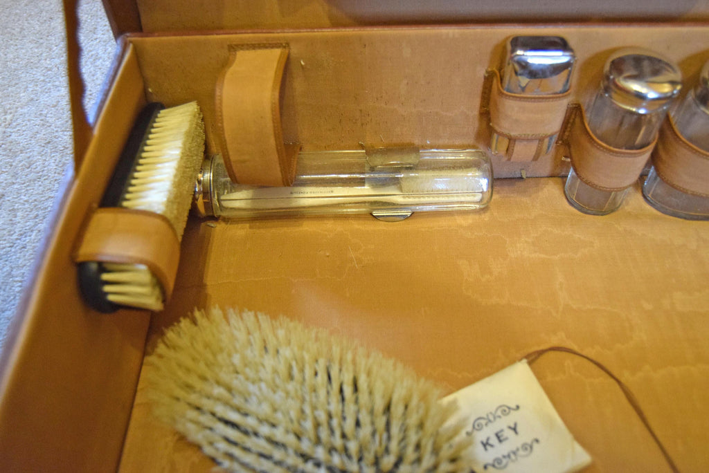 Edwardian Gentlemans Leather Vanity Case | Unmarked Shot Silk Lining | Fold Out Easel Mirror