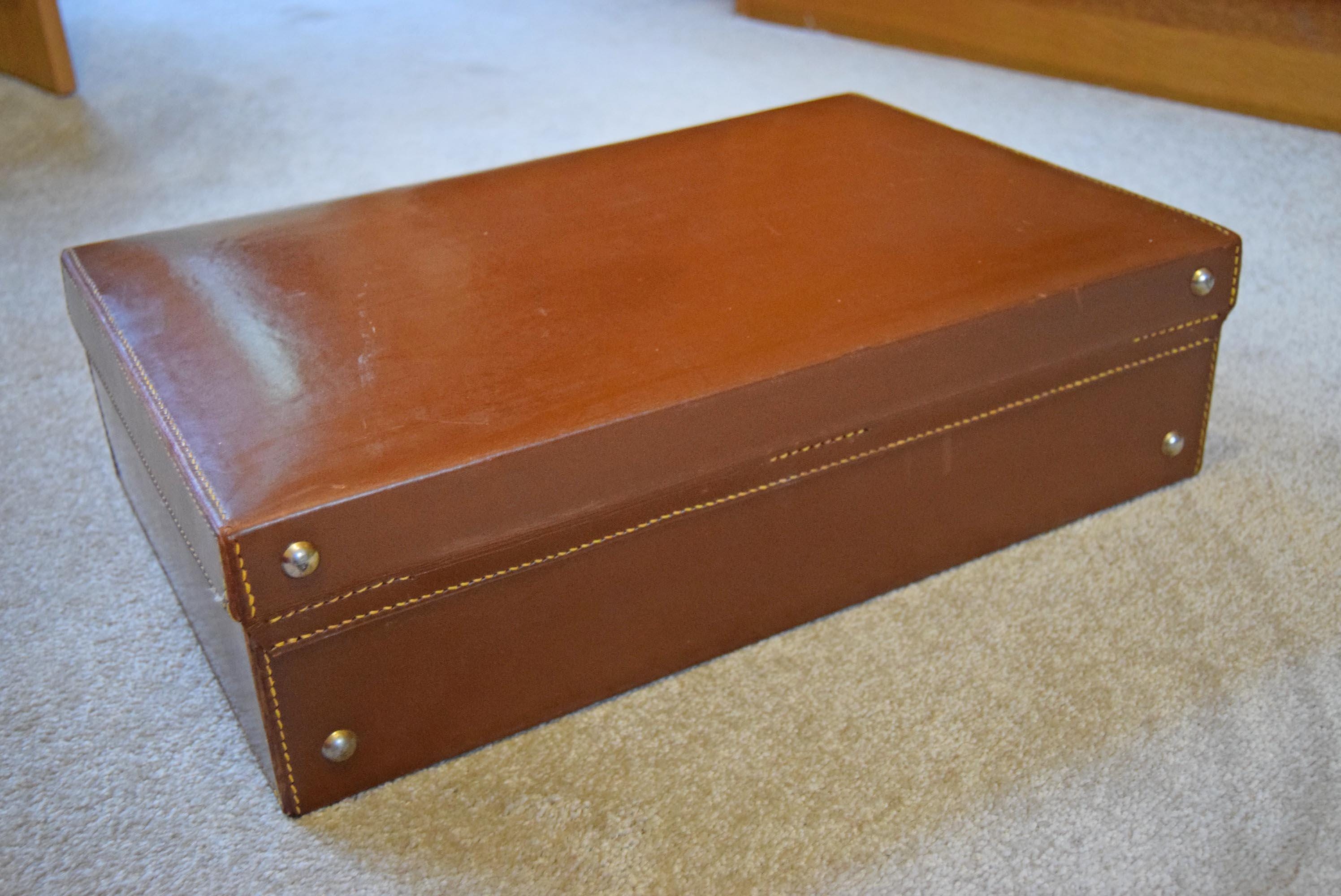 Edwardian Gentlemans Leather Vanity Case | Unmarked Shot Silk Lining | Fold Out Easel Mirror