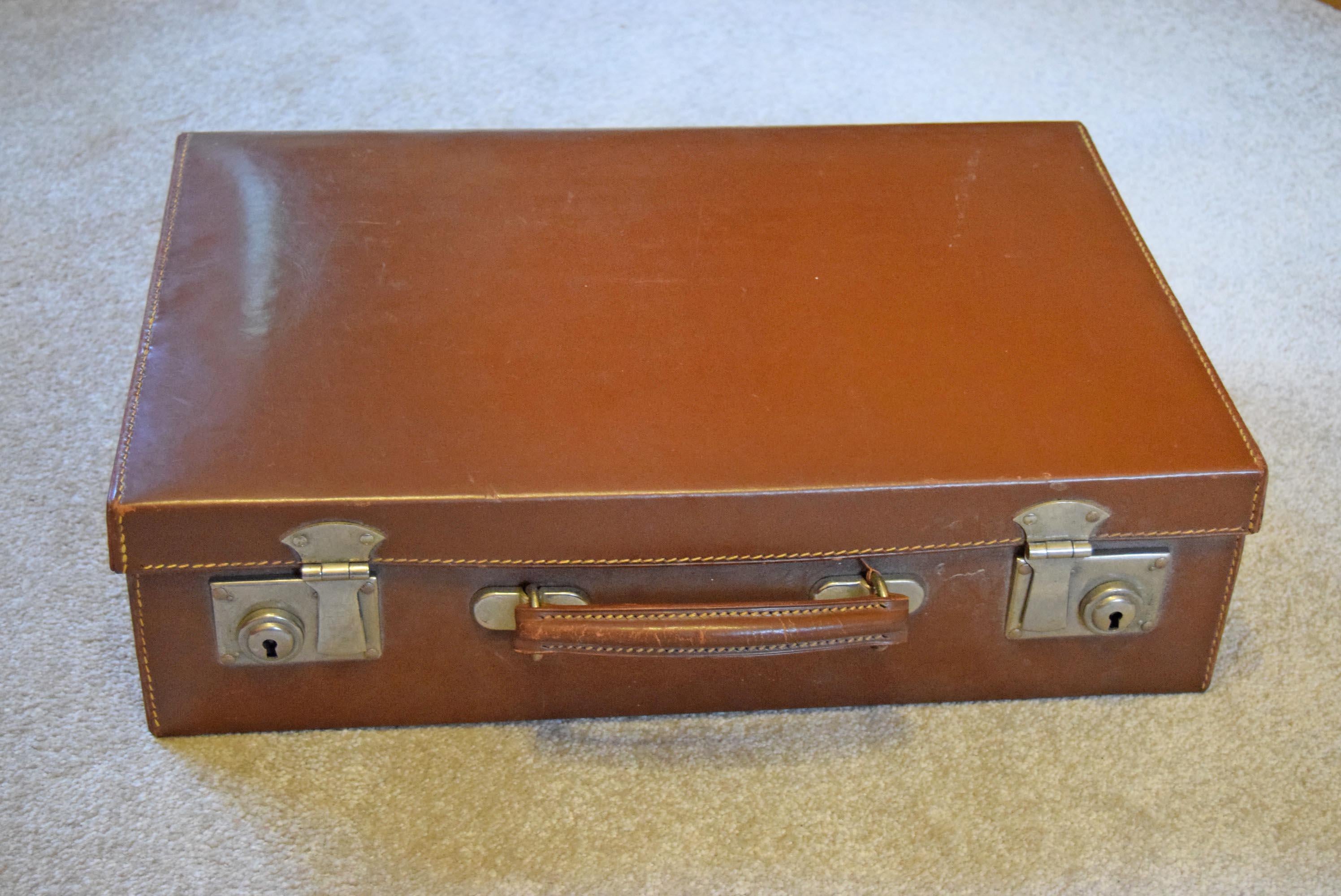 Edwardian Gentlemans Leather Vanity Case | Unmarked Shot Silk Lining | Fold Out Easel Mirror