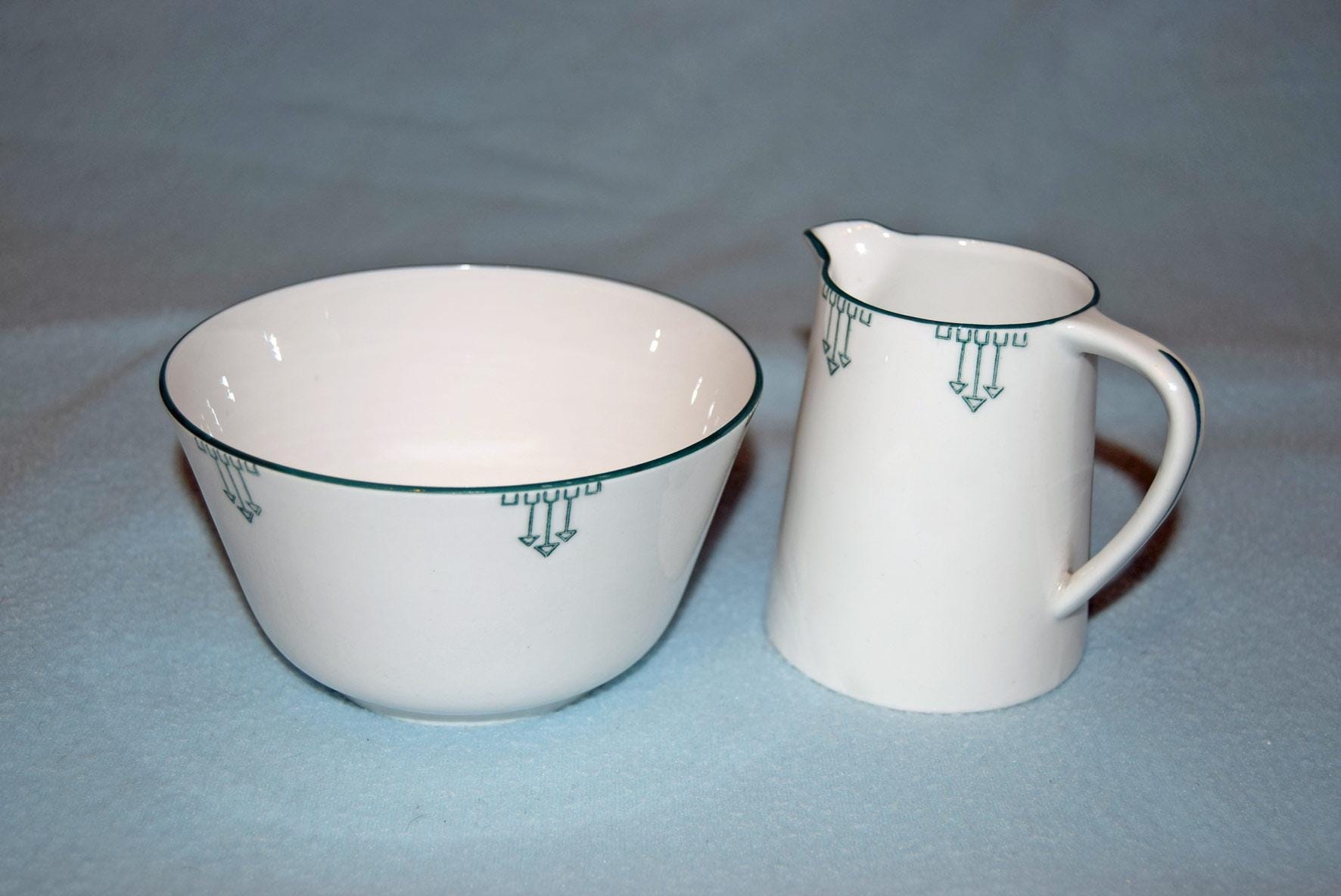 Vintage Art Deco Creamer and Open Sugar Bowl Set – J.H.Cope & Co - Green Geometric Arrow Pattern