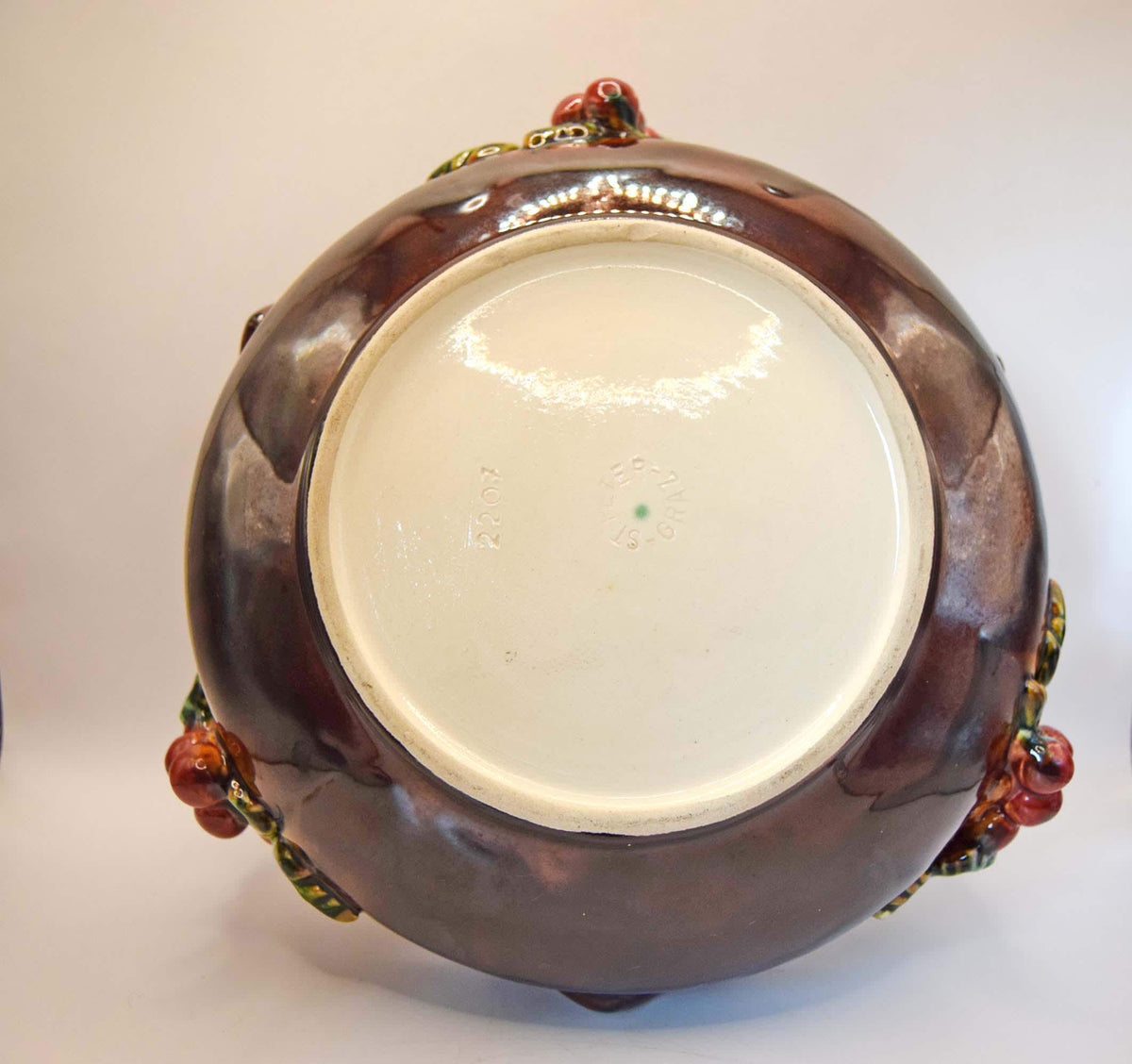  vintage Majolica fruit bowl, expertly crafted by St. Peter Graz in Austria during the 1940s/1950s. This highly collectible art pottery centerpiece features an eye-catching, glossy brown and warm honey-yellow drip glaze interior that beautifully mimics natural wood tones.
 
