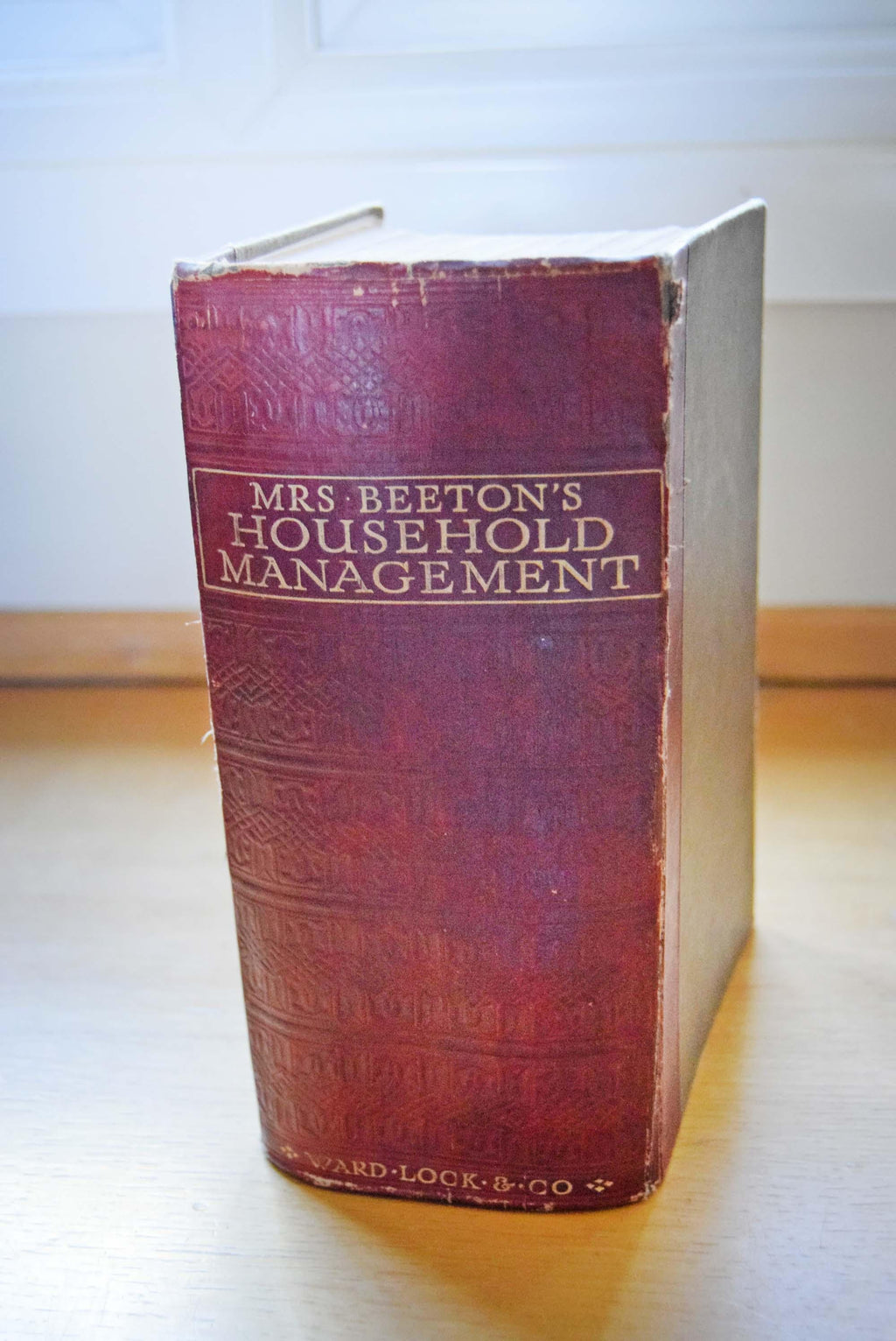 This is a highly sought-after 1923 edition of the quintessential British domestic guide. This specific edition marked a major historical milestone, heavily adapting recipes and household instructions for the post-WWI era—introducing early sections on labor-saving appliances and adapting to a world with fewer domestic servants. It features approximately 1,680 pages, beautiful vibrant color plates, and hundreds of black-and-white illustrations.